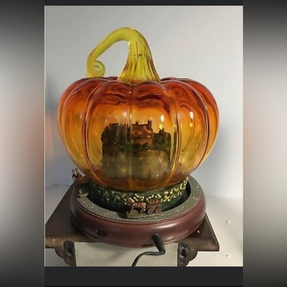 Thomas Kinkade Illuminated Glass Pumpkin "Reflections Of A Harvest Season". - Picture 8 of 10